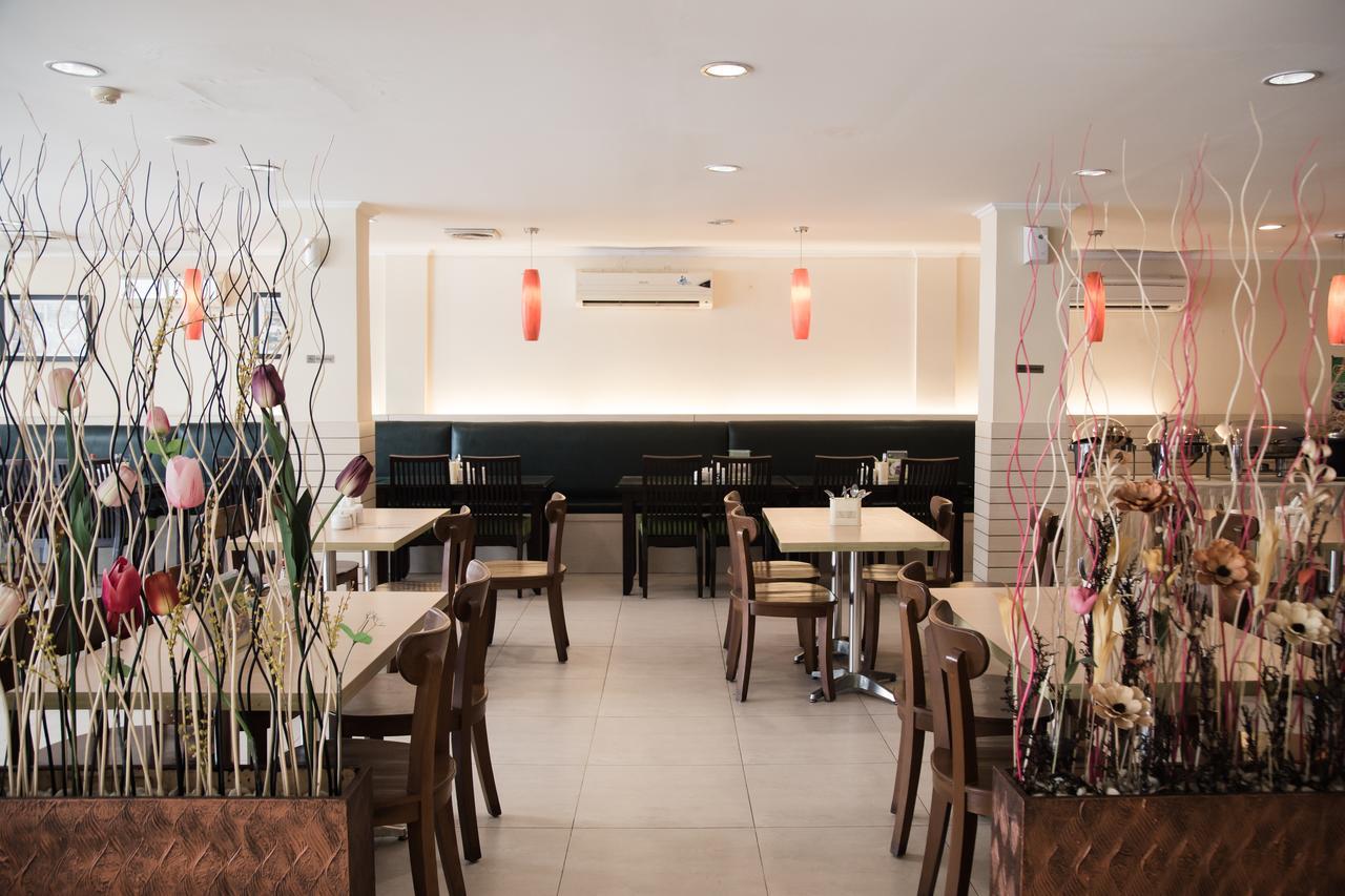 Hotel Nite&day Roxy Jakarta
